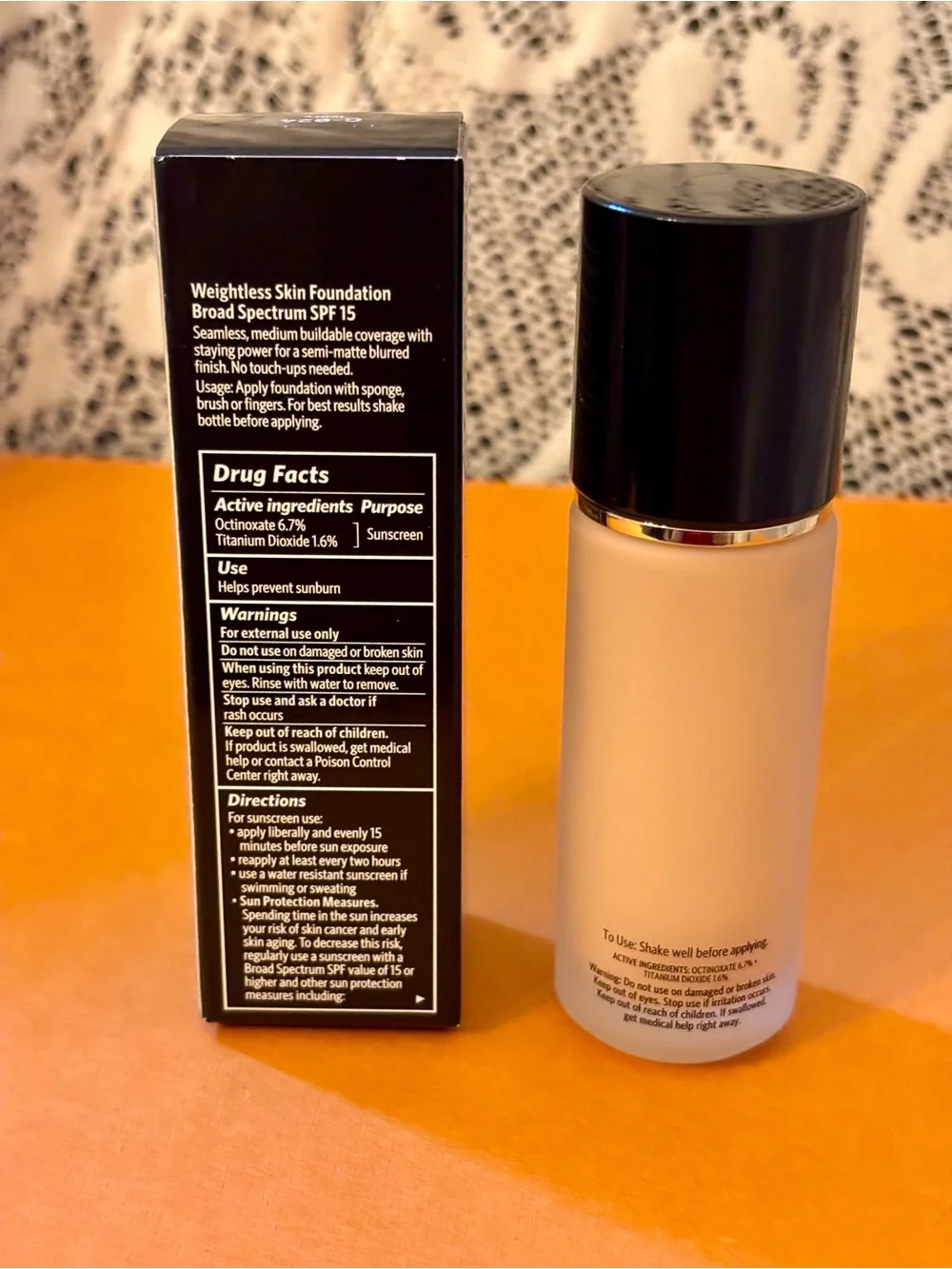 NIB Bobbi Brown Weightless Skin Foundation SPF 15 -Ivory( C-024)